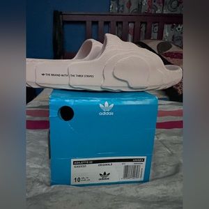 Adidas’s adilette 22